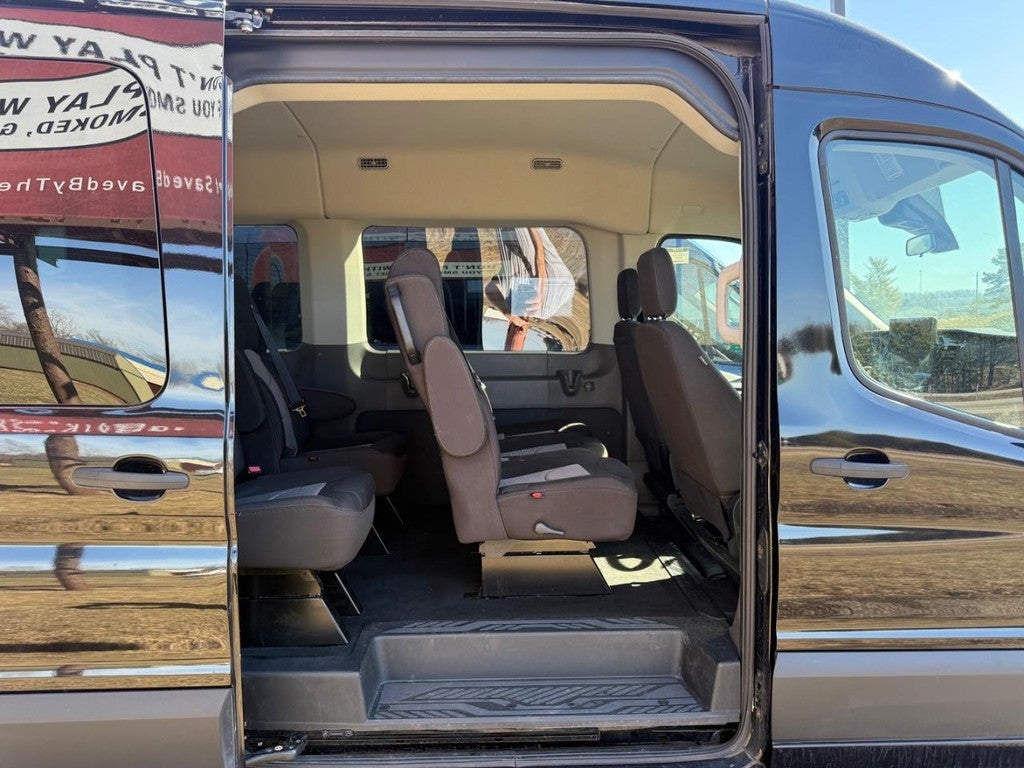 2023 Ford Transit Wagon XLT