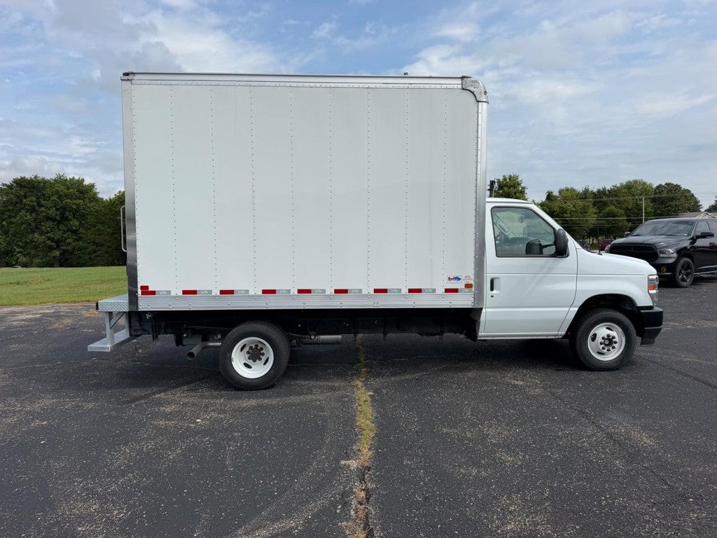 2026 Ford E-450 Super Duty Base