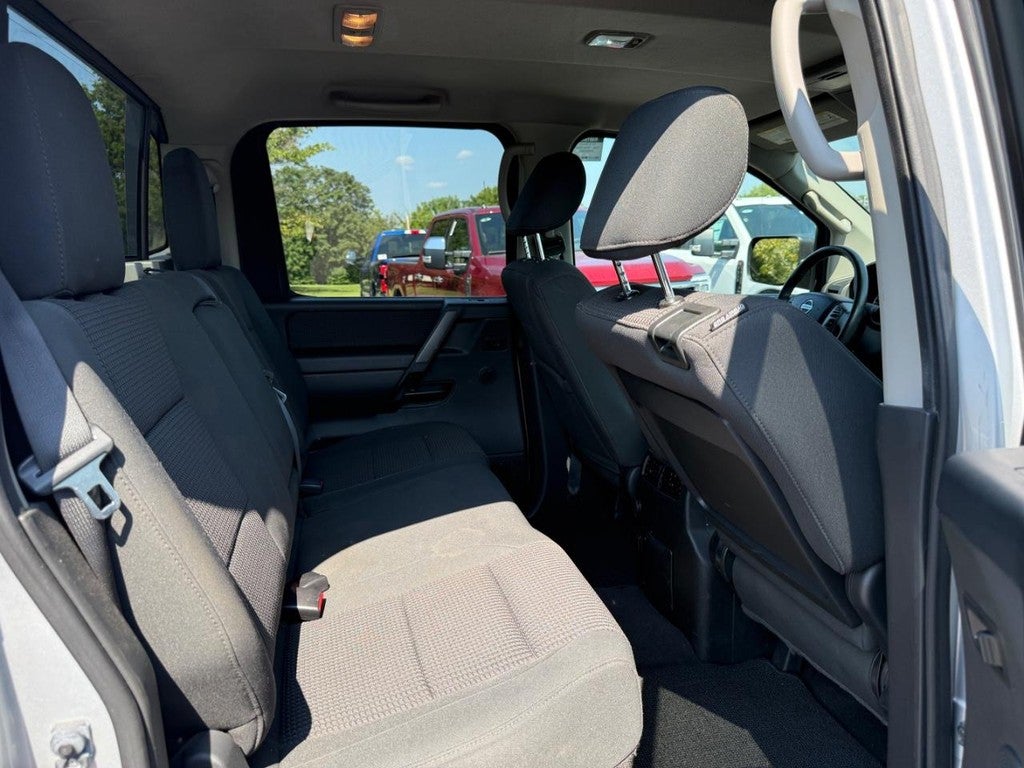 2014 Nissan Titan SV