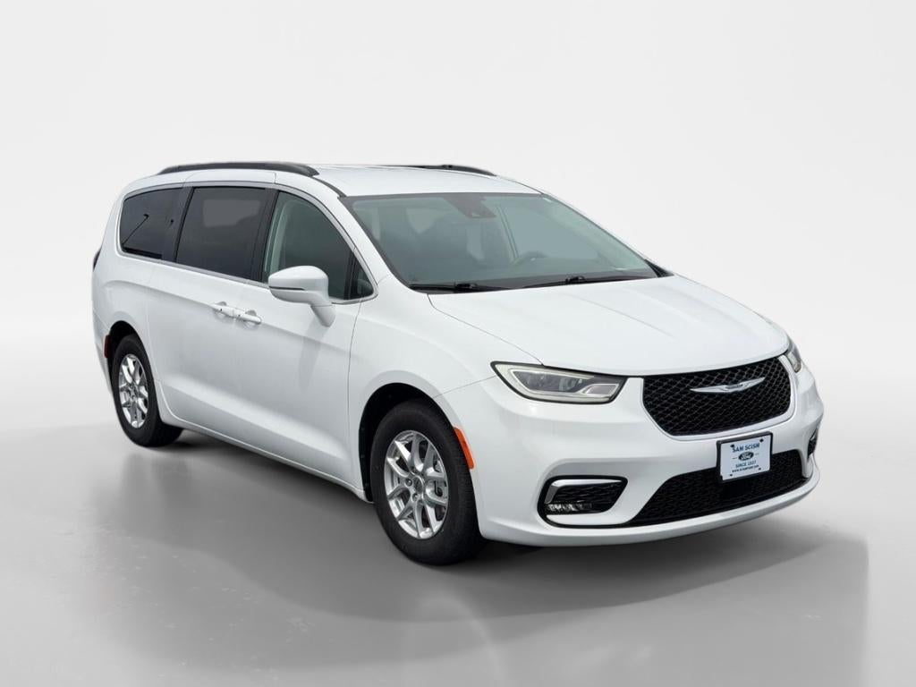 2022 Chrysler Pacifica Touring L's photo
