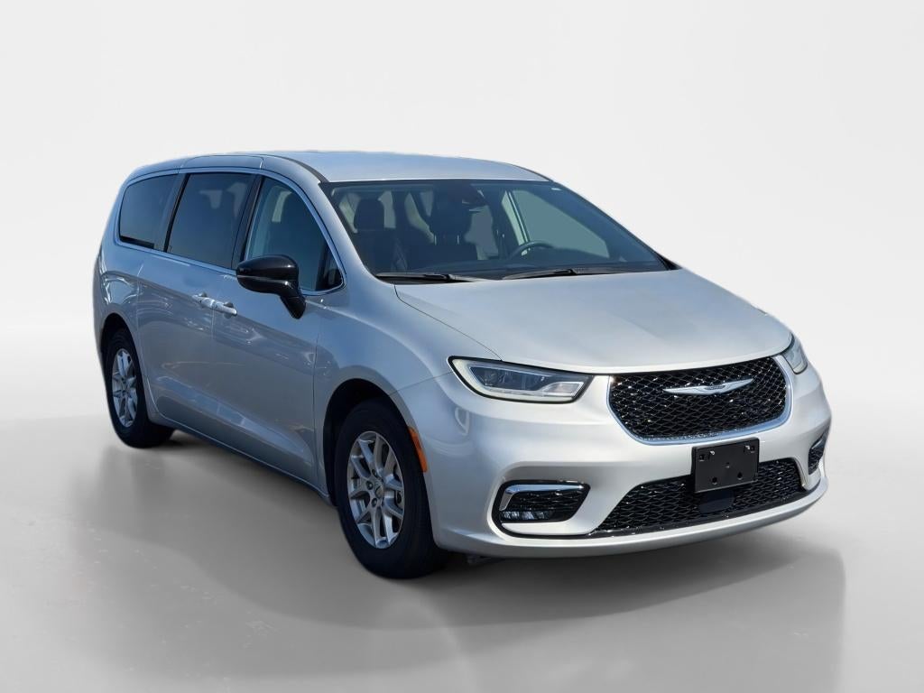 2024 Chrysler Pacifica Touring L's photo