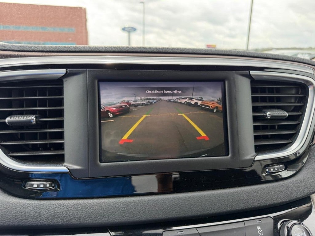 2023 Chrysler Voyager LX