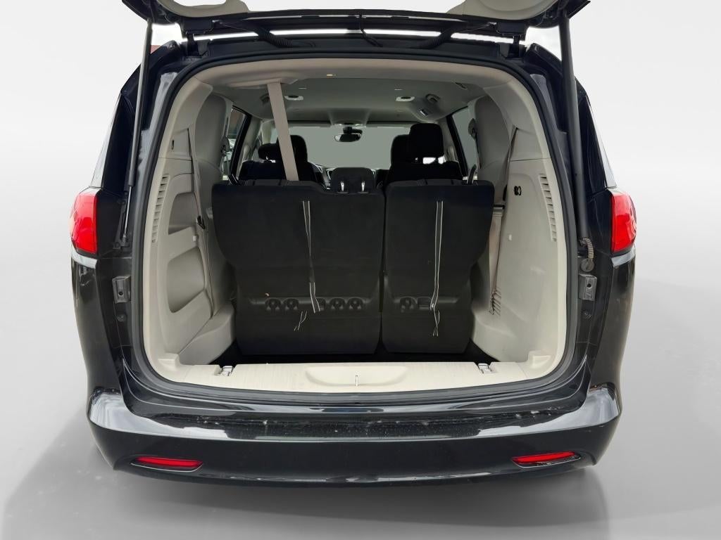 2023 Chrysler Voyager LX