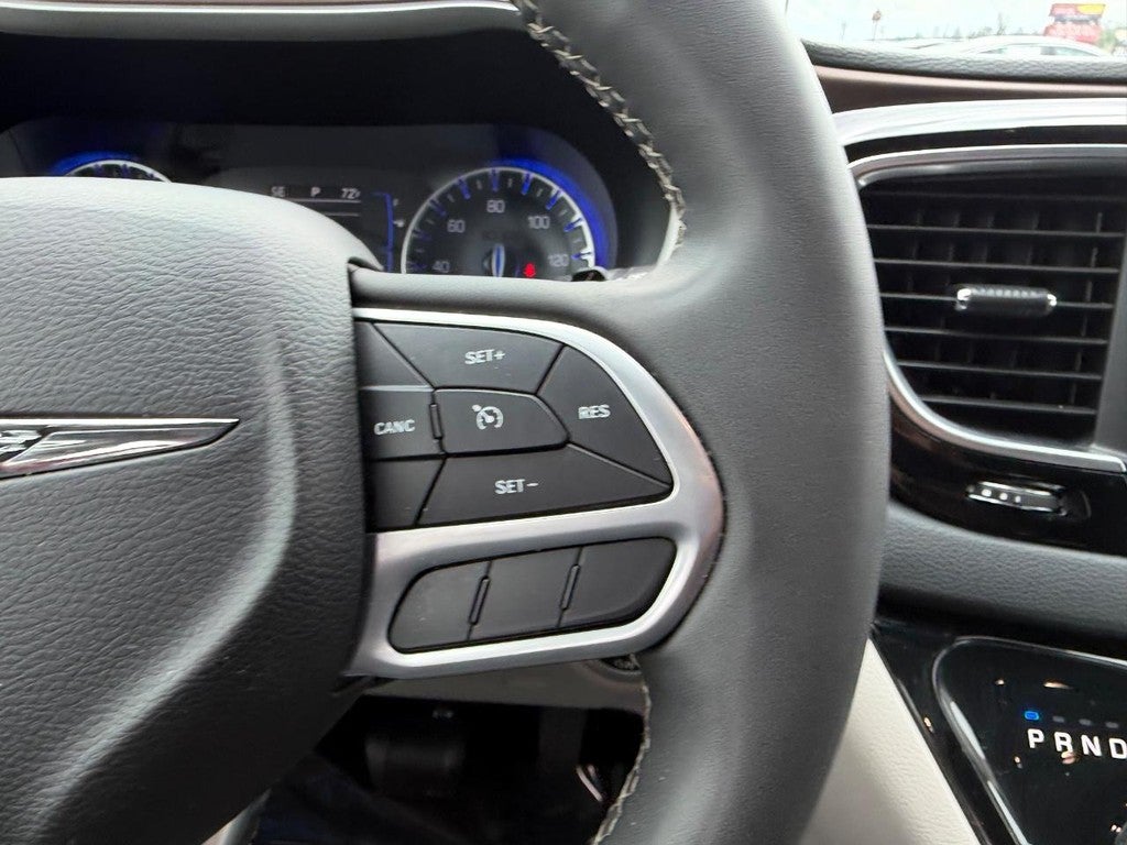 2023 Chrysler Voyager LX