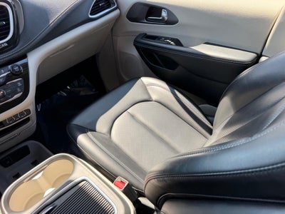 2023 Chrysler Pacifica Hybrid Touring L