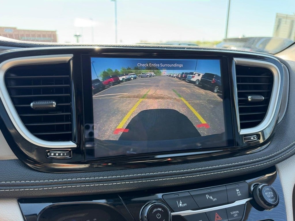 2023 Chrysler Pacifica Hybrid Touring L