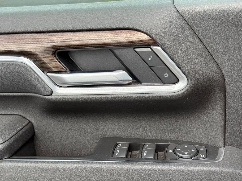 2025 Chevrolet Silverado LT