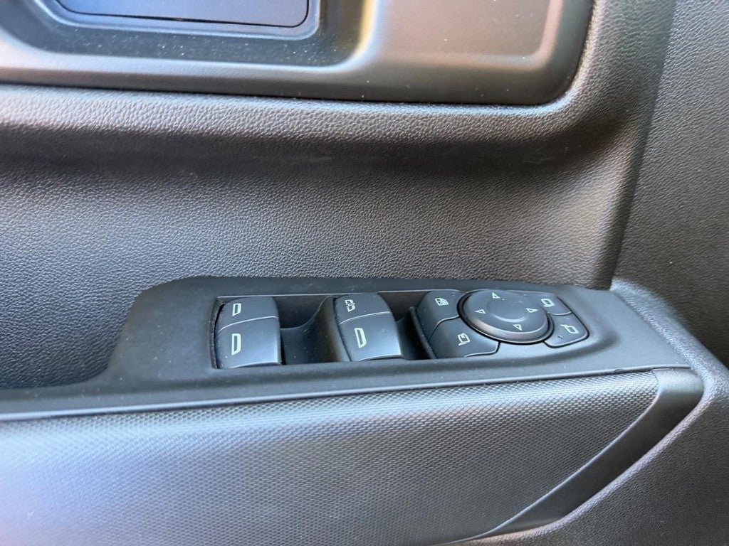 2025 Chevrolet Silverado Custom