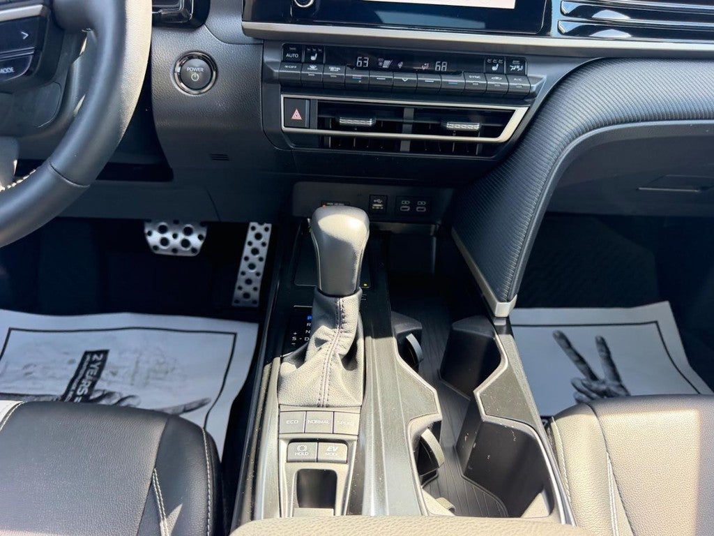 2025 Toyota Camry Hybrid SE