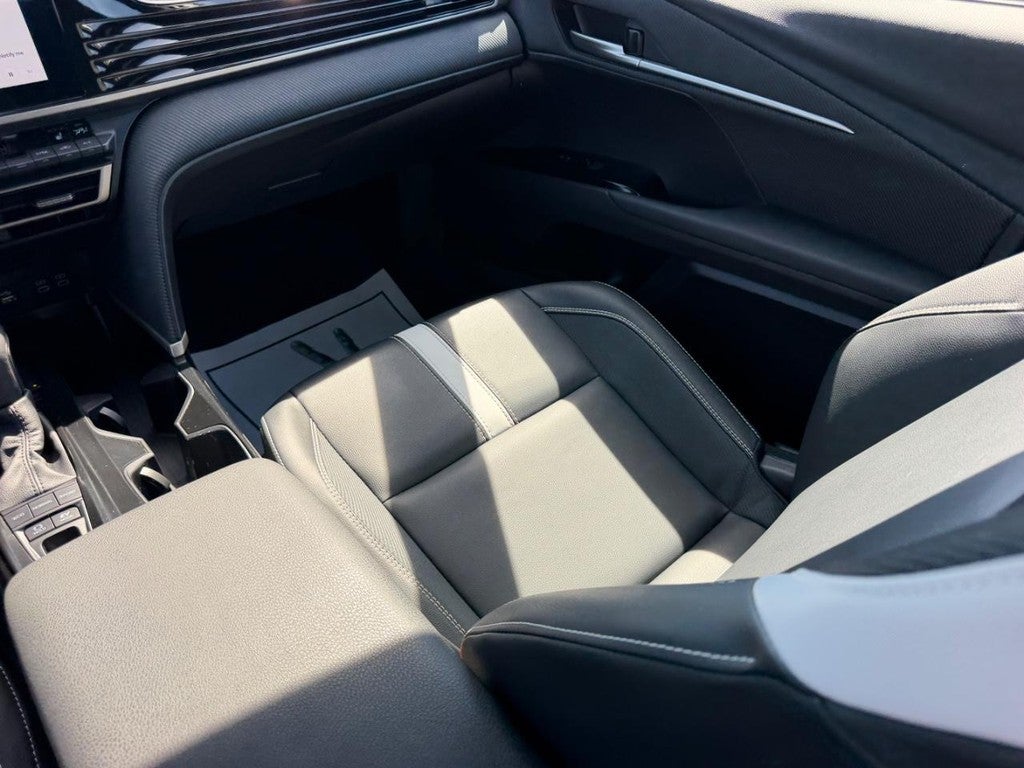 2025 Toyota Camry Hybrid SE