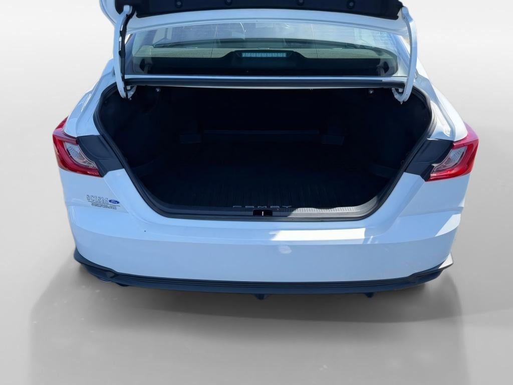 2025 Toyota Camry Hybrid SE