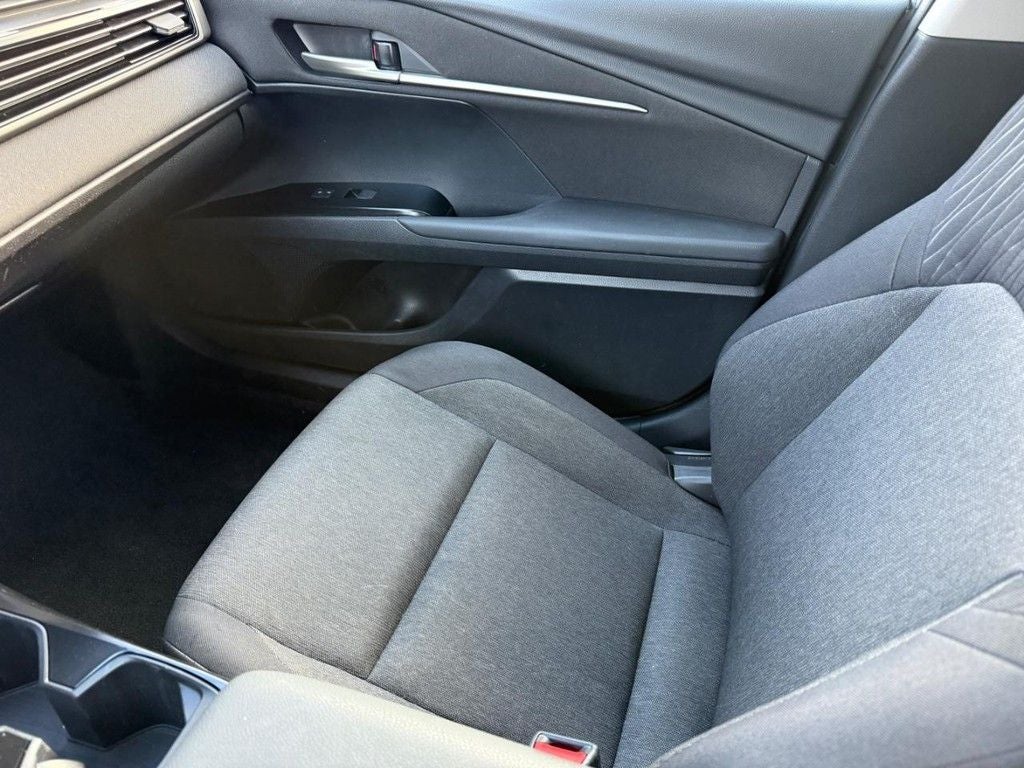 2025 Toyota Camry Hybrid LE