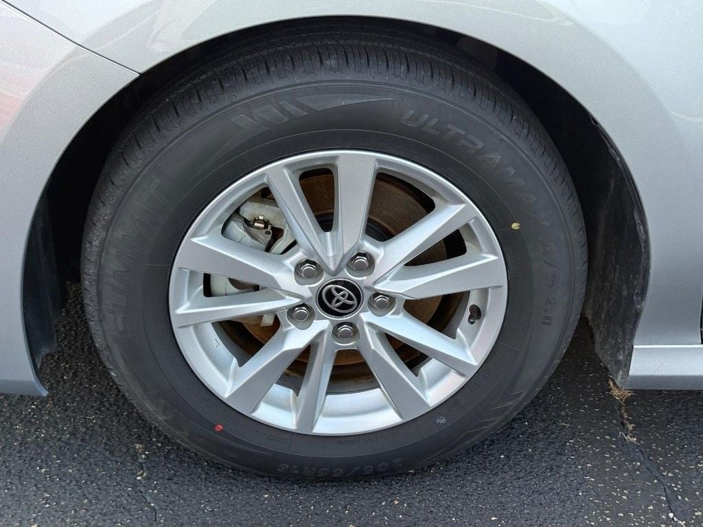 2025 Toyota Camry Hybrid LE