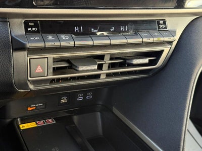 2025 Toyota Camry Hybrid LE