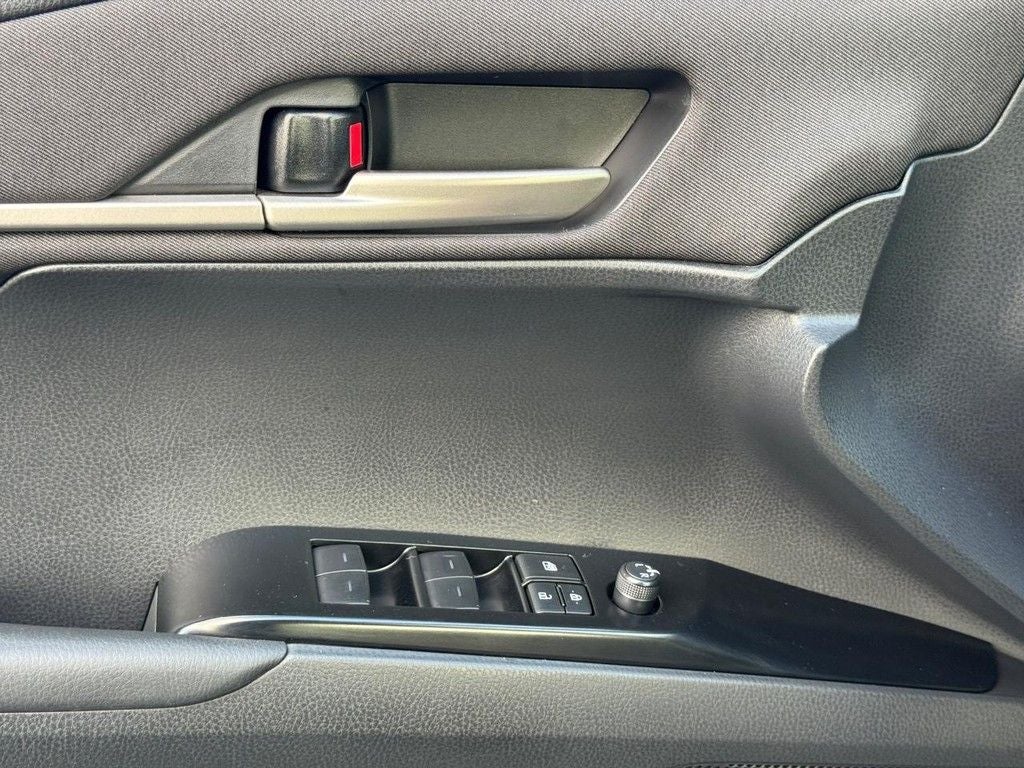 2025 Toyota Camry Hybrid LE