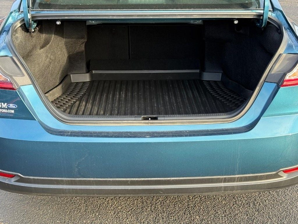 2025 Toyota Camry Hybrid LE