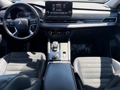 2024 Mitsubishi Outlander SE