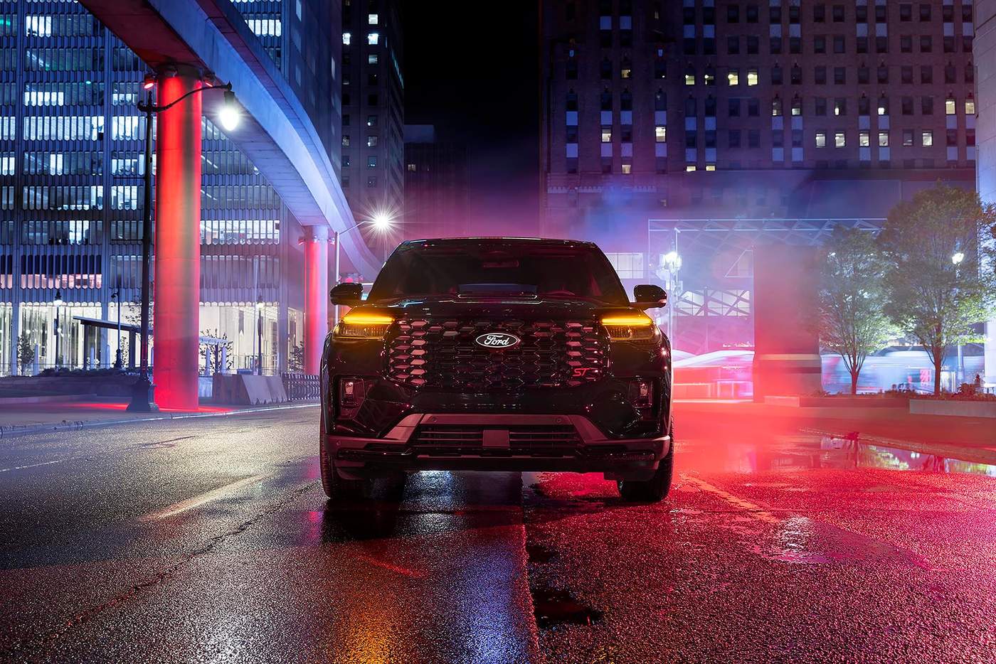 2027 Ford Explorer ST with the Sinister Package and amber running lights on a city street at night 2027 Ford Explorer ST with the Sinister Package and amber running lights on a city street at night, Farmington MO
